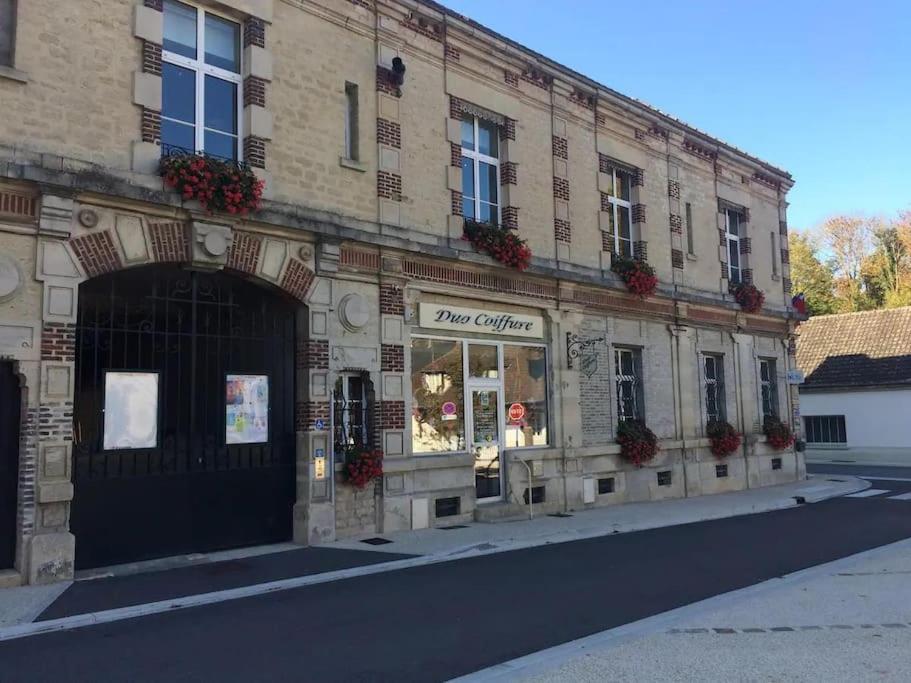 Le Gambetta - Nouveau Proprietaire Estissac Eksteriør bilde